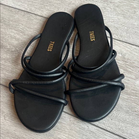 Tkees Sloan Women's Black leather flat Strappy Sandals size 9 - Picture 6 of 8